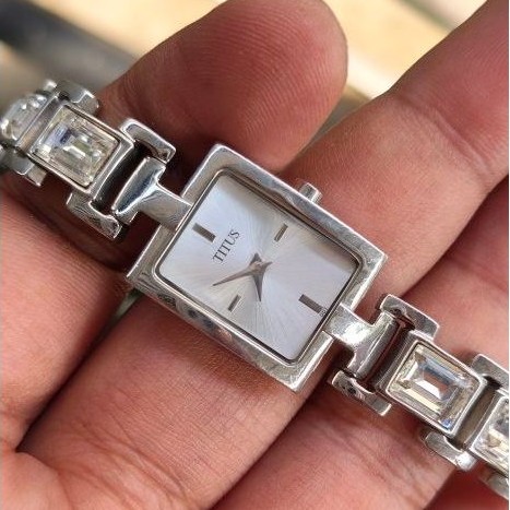 Jam Tangan Wanita Titus Model Square Tali Rantai dengan Aksen Kristal Warna Perak