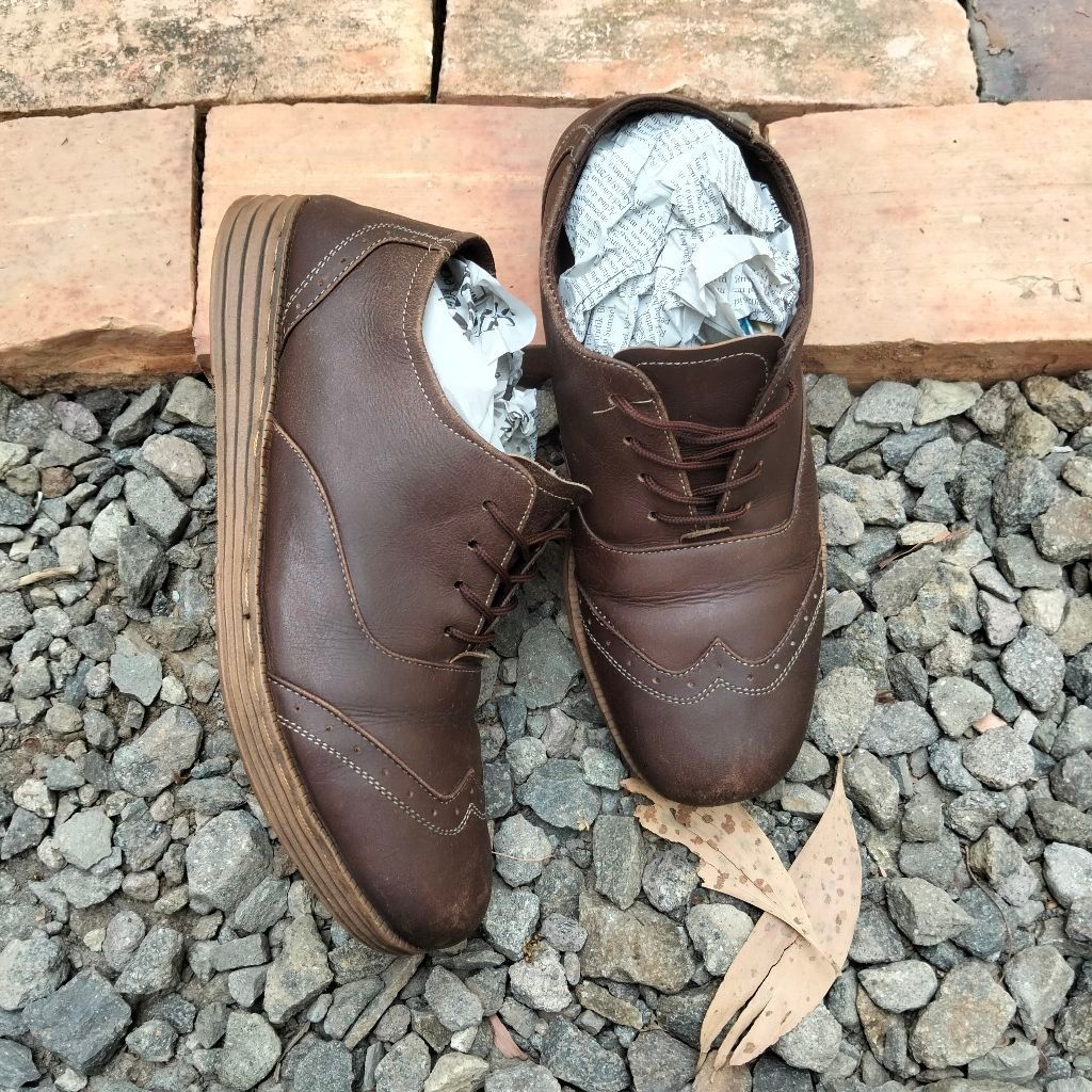 sepatu kulit wingtip