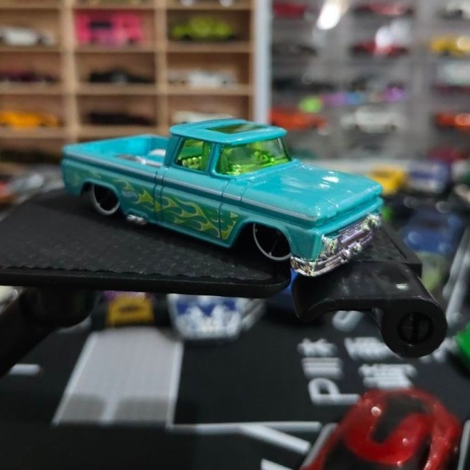 HotWheels Custom 62 Chevy Pickup Tosca Loose