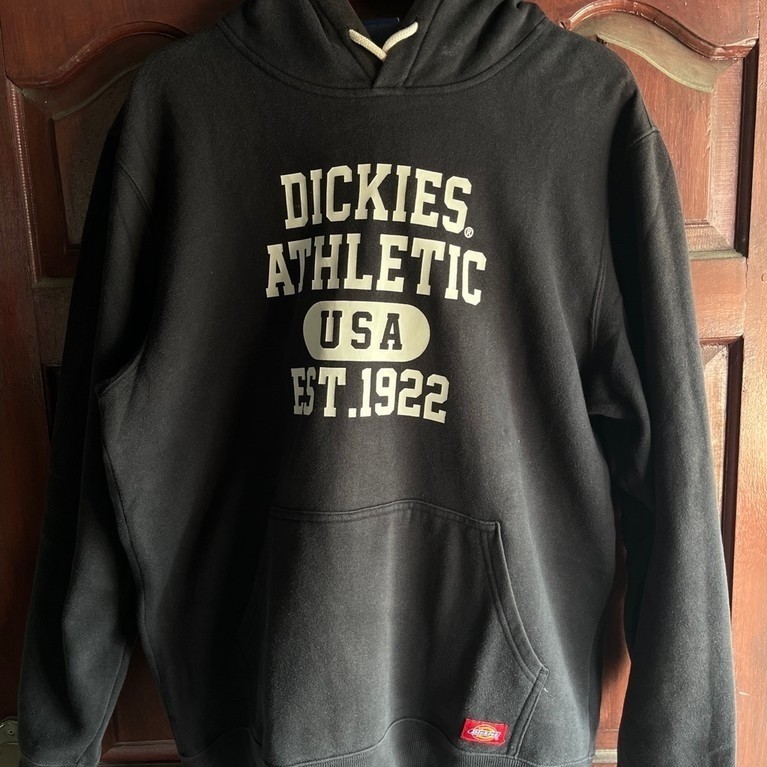 Hoodie Hitam Dickies Athletic USA Est.1922 dengan Kantong Depan Lengan Panjang