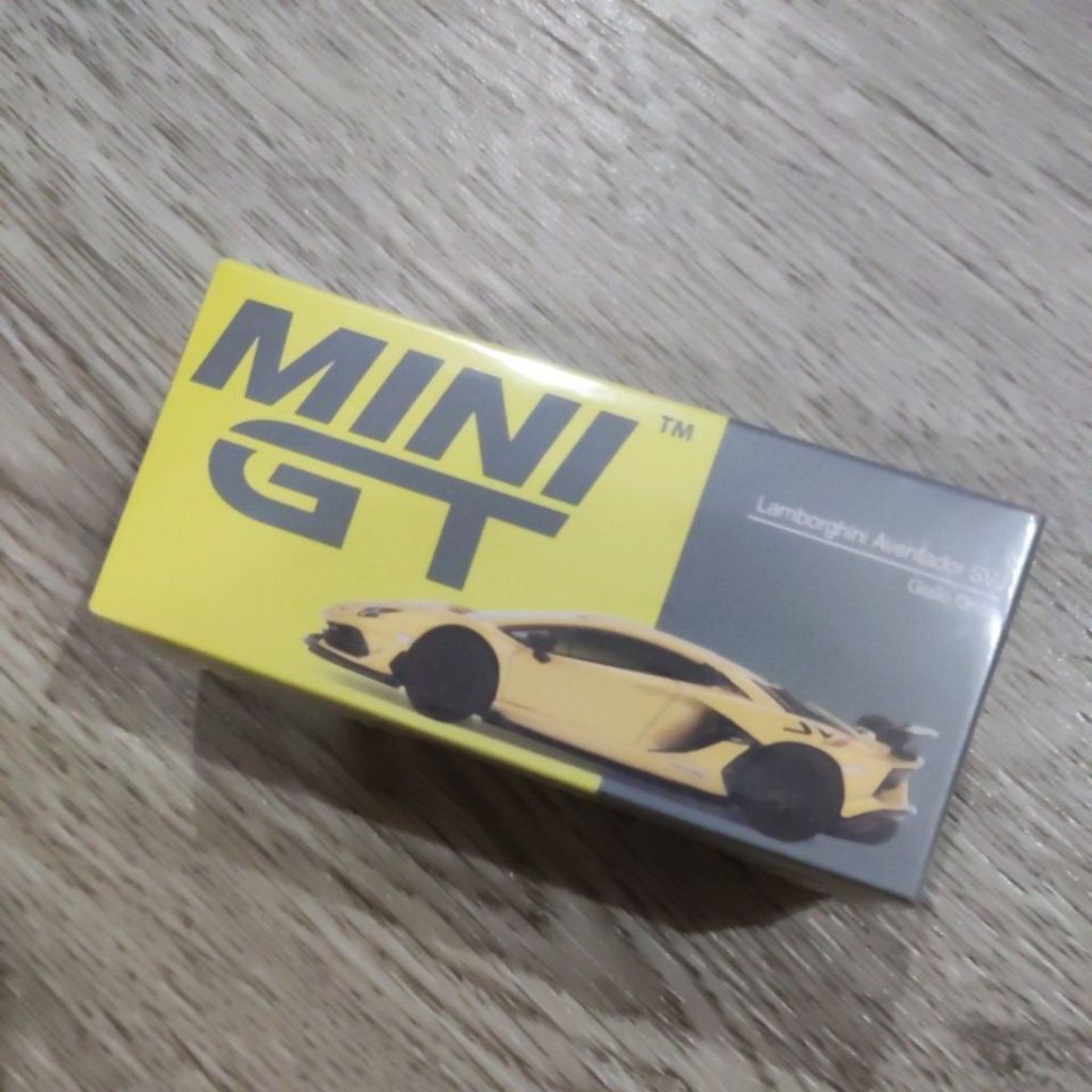 Mini GT 563 Lamborghini Aventador SVJ Giallo Orion