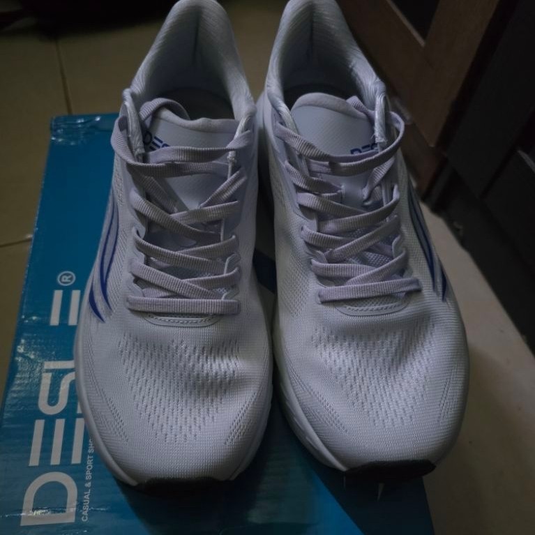running shoes desle aerion