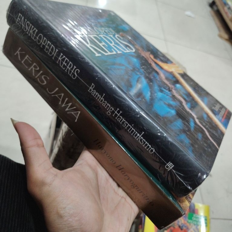 Buku ensiklopedi Keris+ Keris Jawa antara mistik dan Nalar