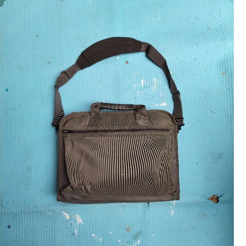 Briefcase/Tas Kerja/Tas Pria Cowok/Tas Laptop Second Ori Brand UNIQLO