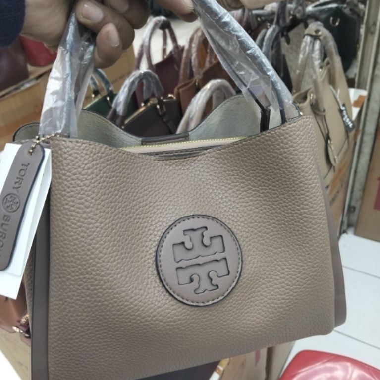 2610 Tas Selempang Wanita Simpel Free dompet selempang 3 ruang muat banyak barang