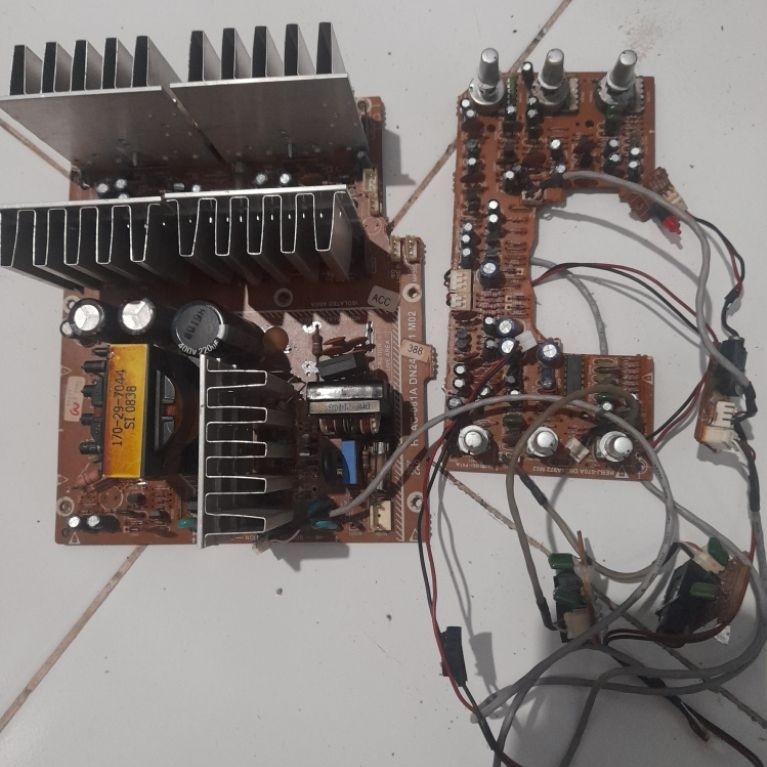 MESIN SPEAKER AKTIF & TONE CONTROL 1 SET POLYTRON
