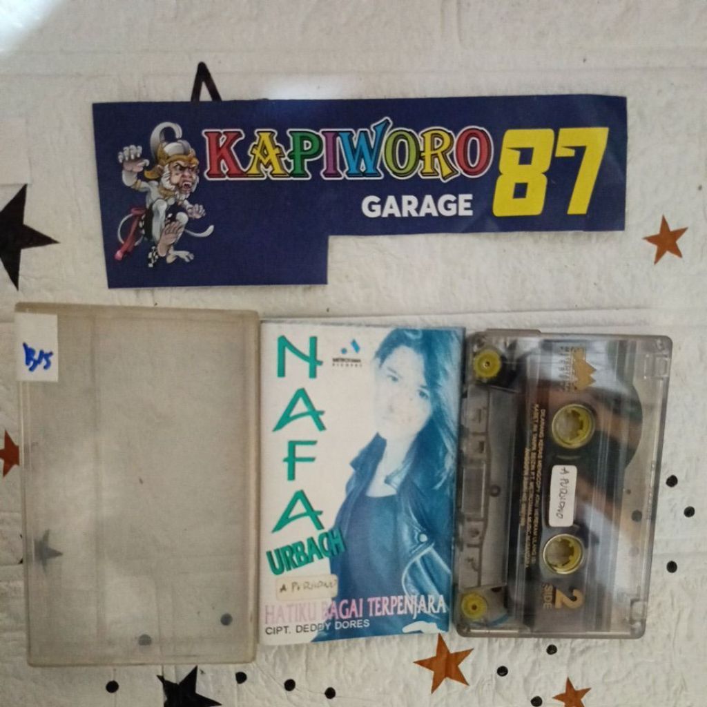 Kaset Pita,Nafa Urbach Hatiku Bagai Terpenjara