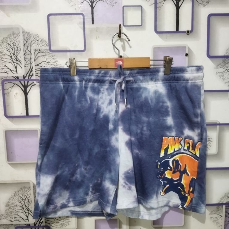 celana pendek pink floyd motif tie dye