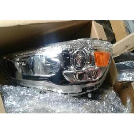 Lampu Depan Headlamp Kanan Asli Mitsubishi Outlander - 8301C220