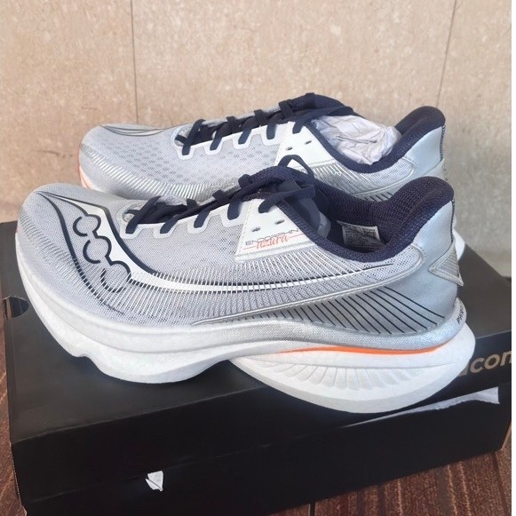 Saucony Endorphin Azura
