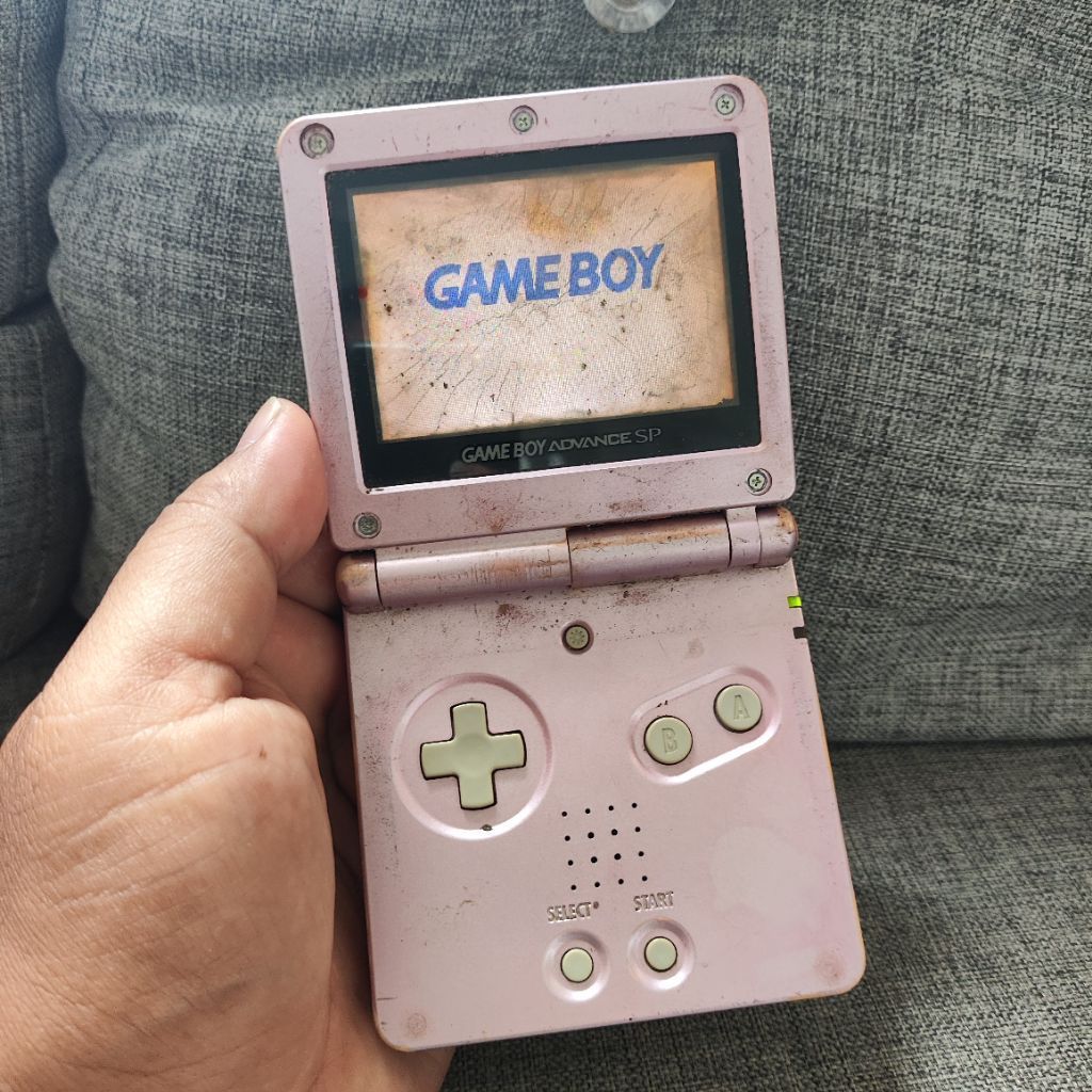 Nintendo Game Boy Advance AGB-001 - Konsol Game Portabel dengan Layar 2.9 Inci dan Baterai AA