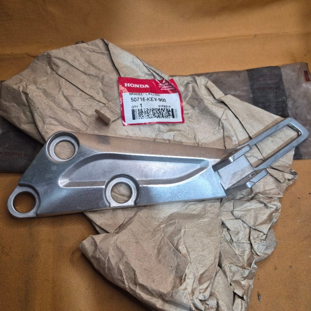 50716-KEV-900 Dudukan Foot Step Pijakan Kaki Belakang Kiri Honda Supra X XX Fit 110 Old Original AHM