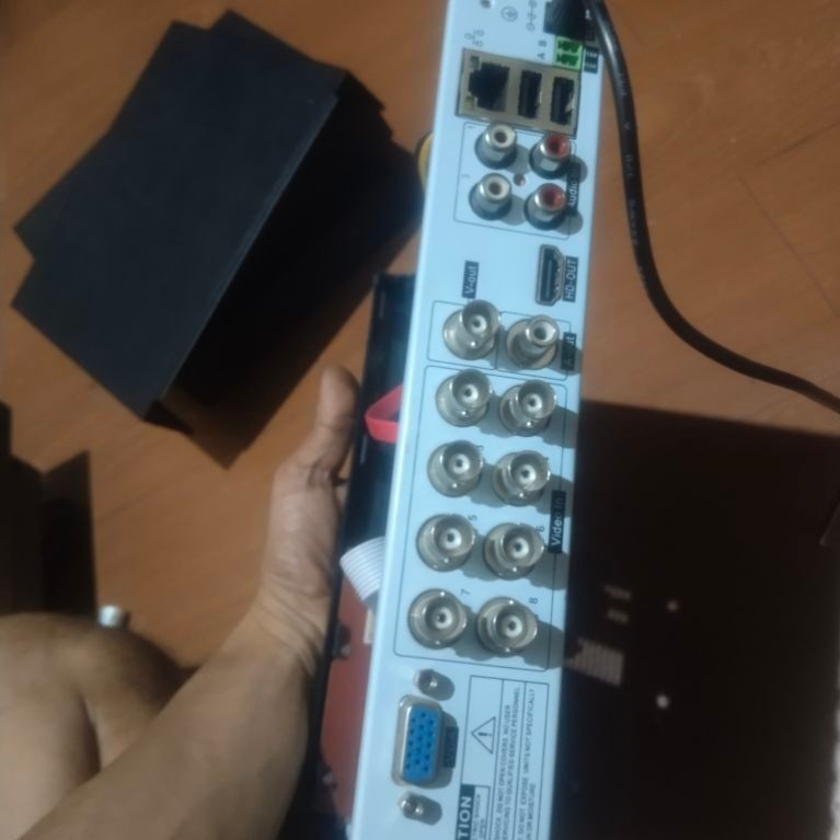 DVR (Digital Video Recorder) atau XVR merk Stealth tipe SDV-HXNE08 barang sesuai foto
