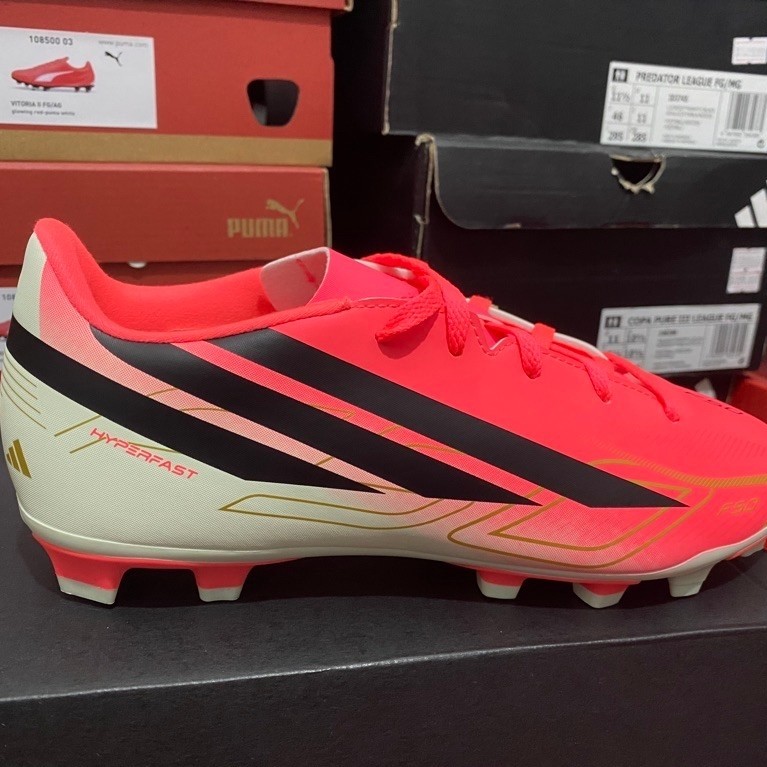 sepatu bola f50 pildun