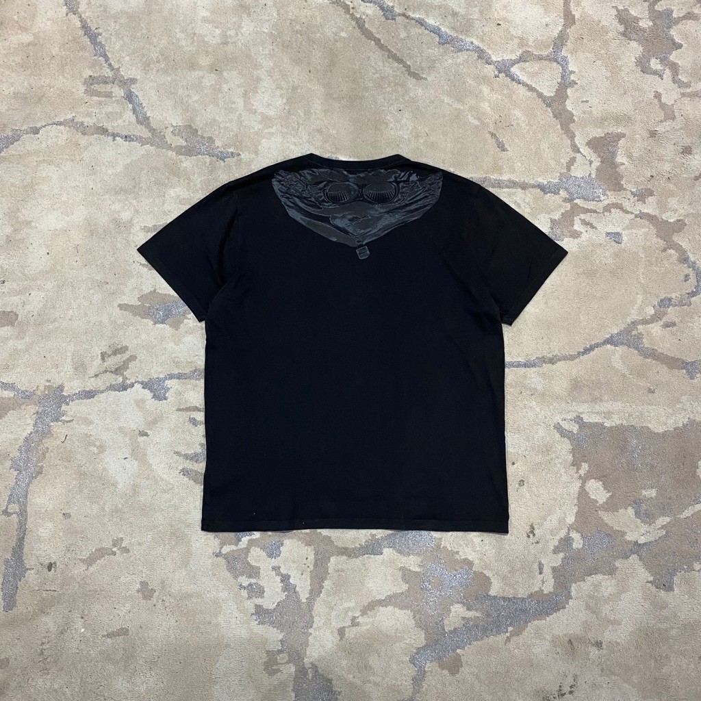 Kaos CP Company hitam (G246)