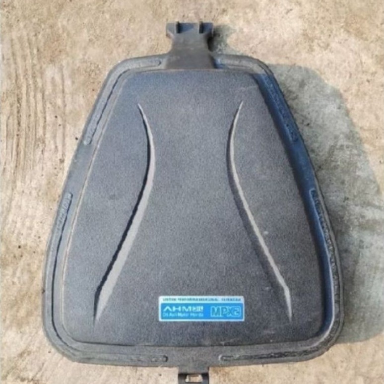 tutup bok bagasi jok bawah Honda Scoopy karbu kode KYT original copotan