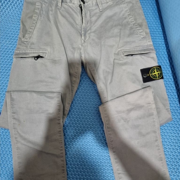 celana cargo stone island