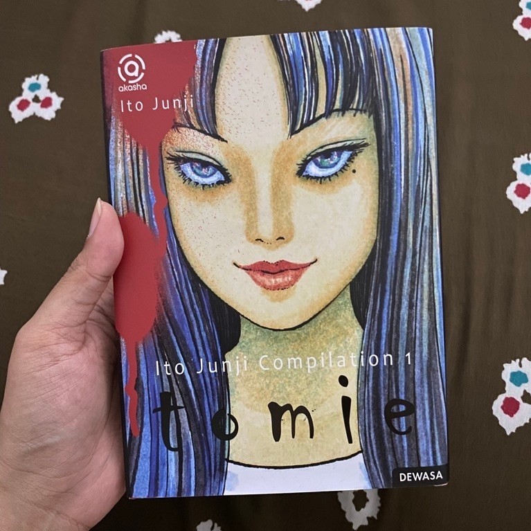 preloved komik tomie vol 01
