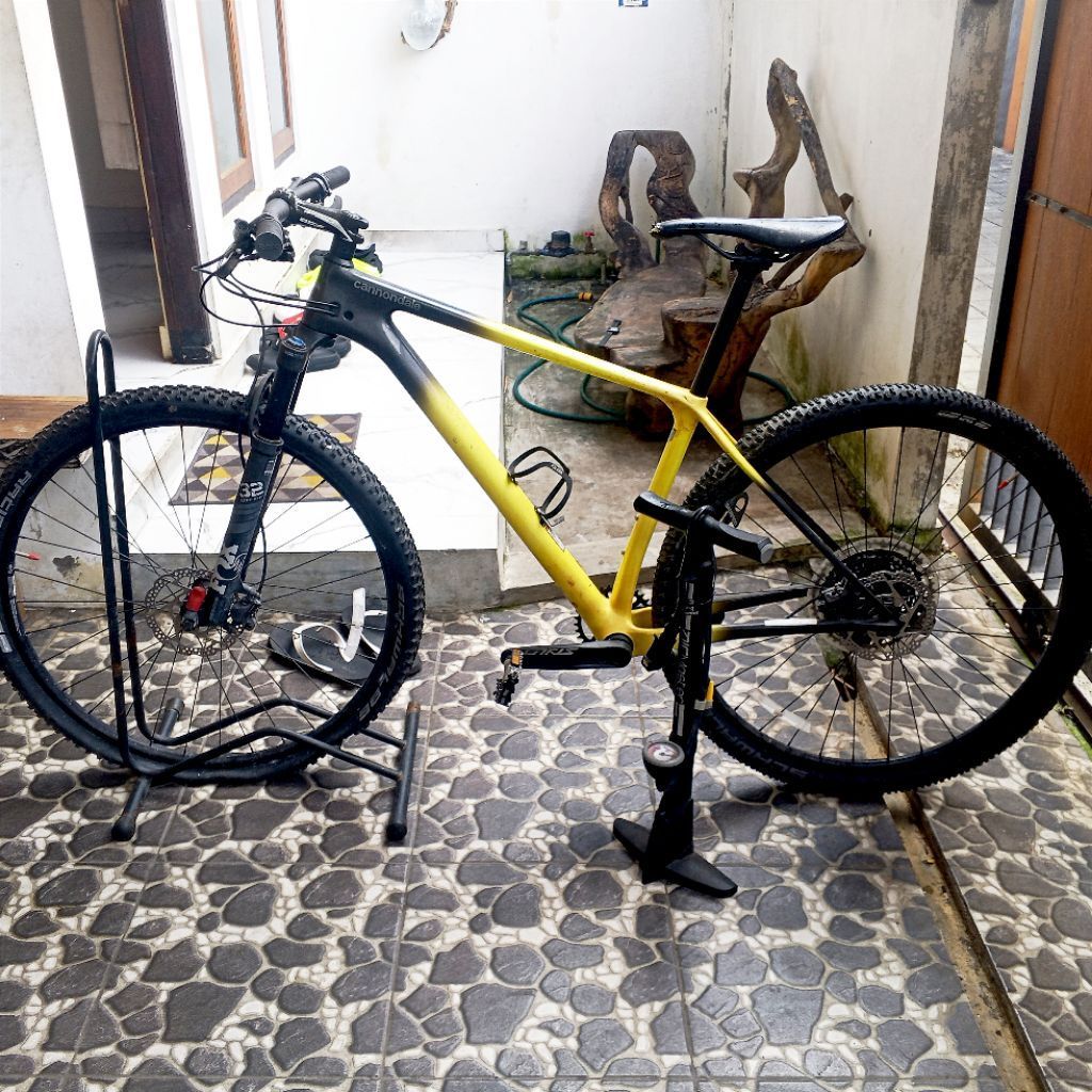 sepeda MTB CANNONDALE carbon. sepeda gunung.Cannondale.sepeda