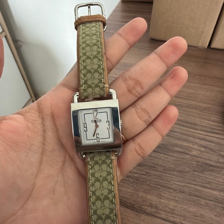 Jam tangan pria merk coach