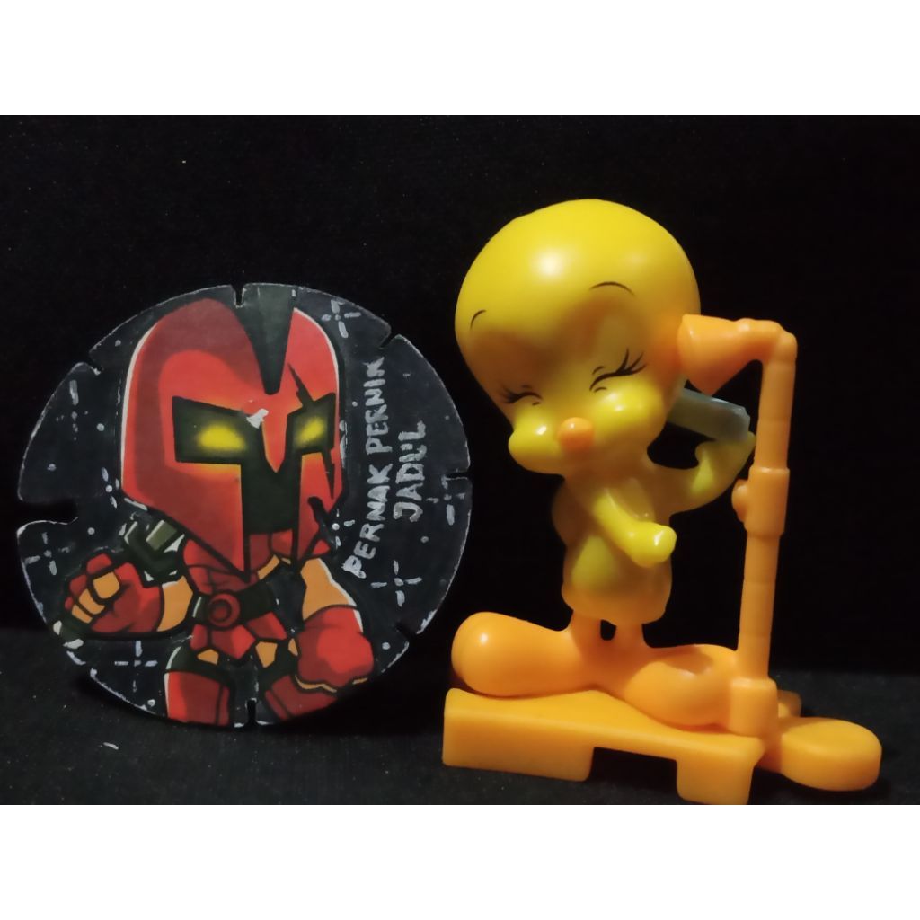 Action figure looneyTune characters ( Tweety ) hadiah kinder joy