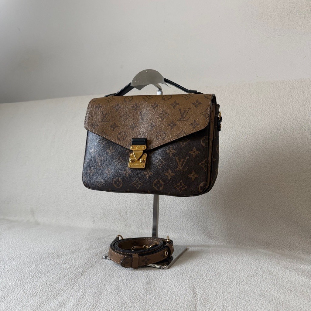 Preloved ELV Monogram Reverse Pochette Metis