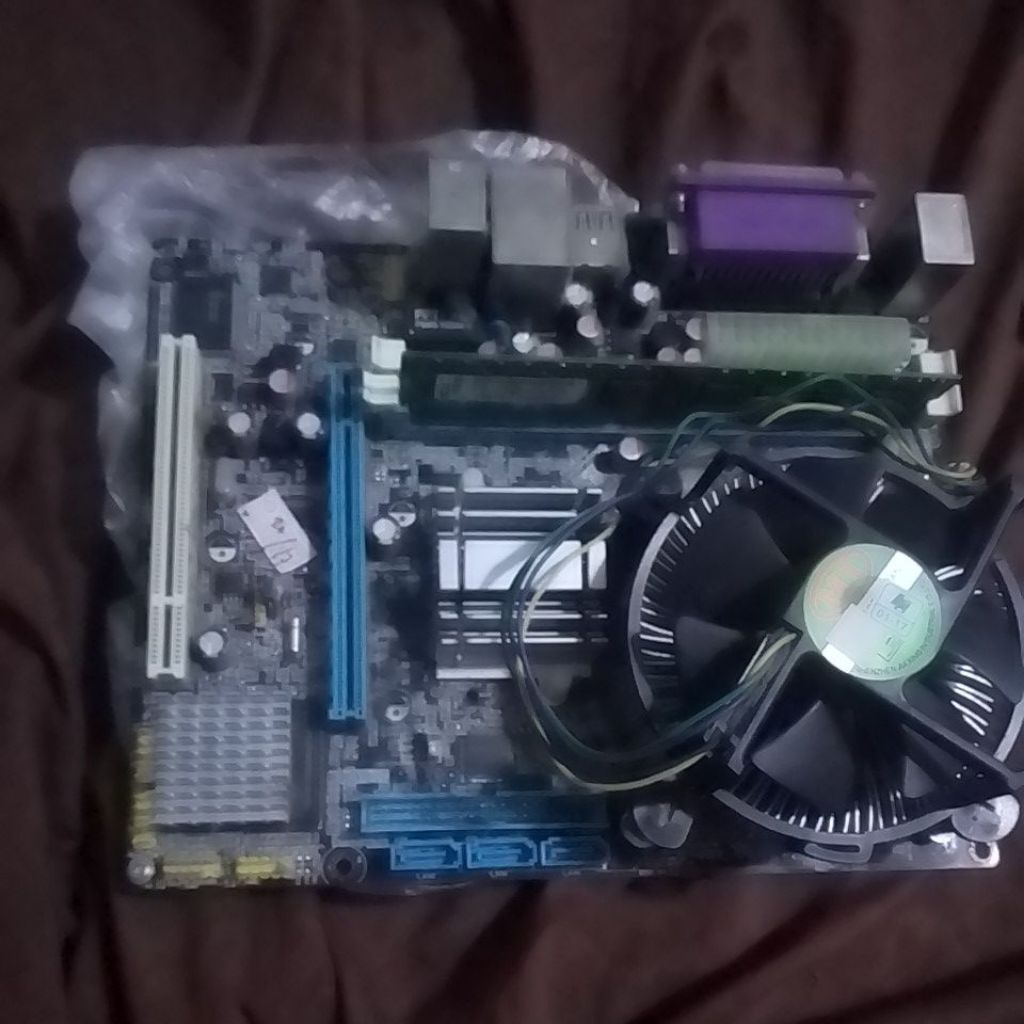 motherboardPentium4kondisiNormalRam2gb