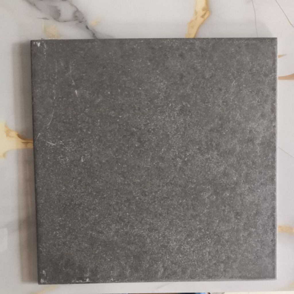 keramik 30x30 hitam kasar