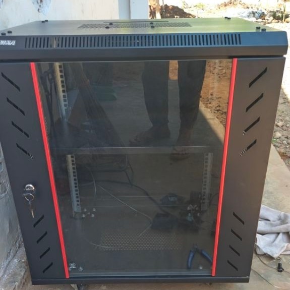 RAK SERVER KENIKA BEKAS SEPERTI BARU