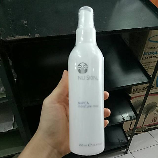 Semprotan penyegar kulit wajah
