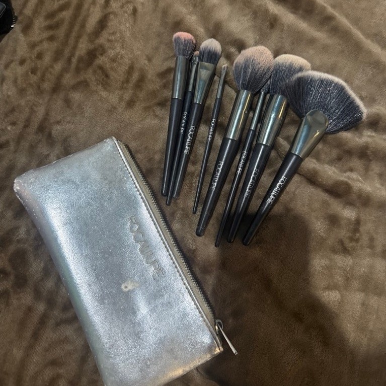 brush focalure