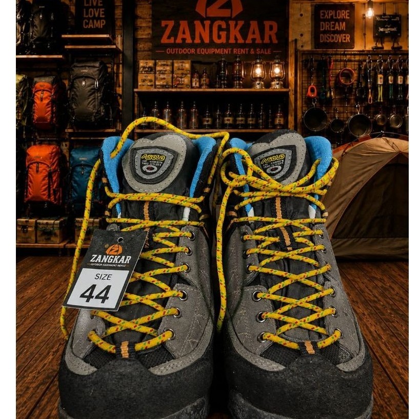 Sepatu gunung asolo