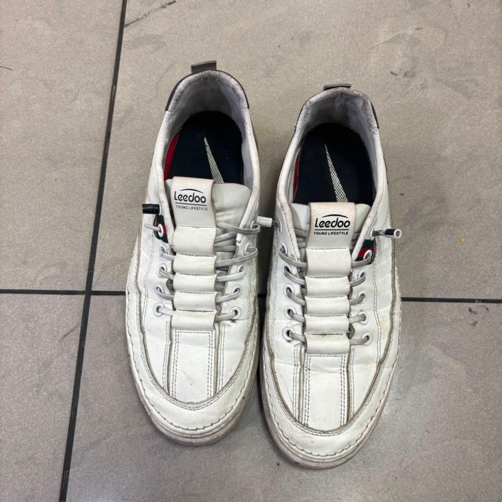 sepatu sneaker putih leedo