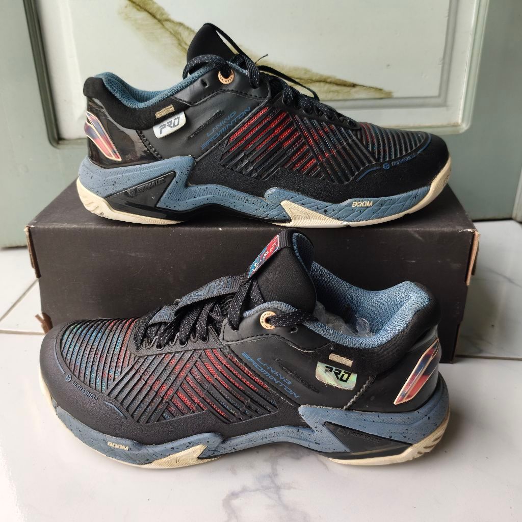 Sepatu Badminton Lining thunder sz 39(Second)