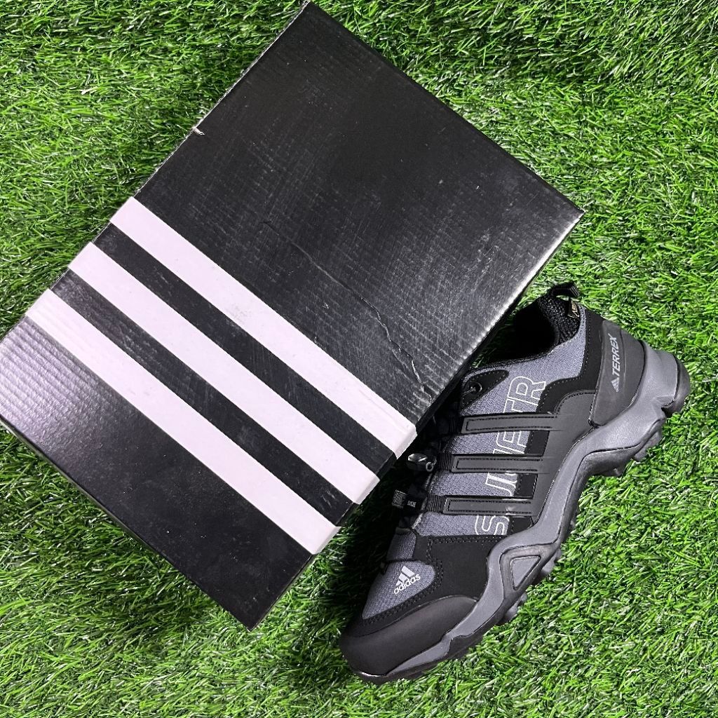 Sepatu gunung Terrex AX2R Grey Black