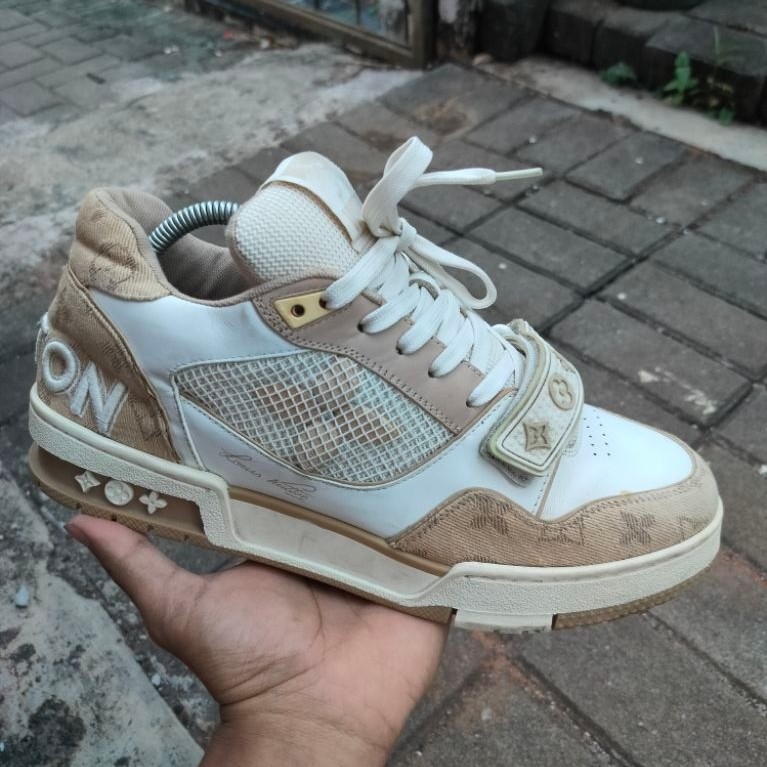 sepatu LV Trainer Size 42,5(27cm)
