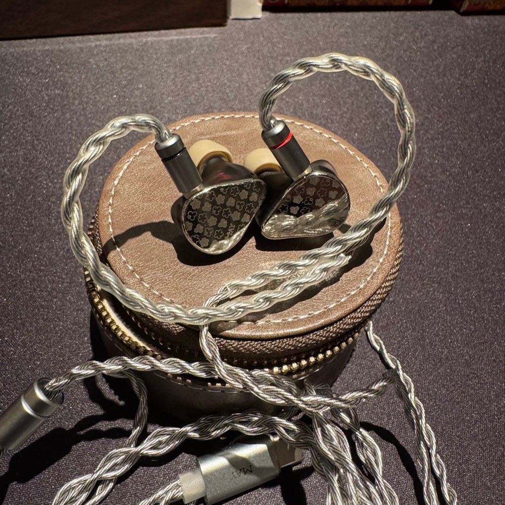 Moondrop May preloved IEM - driver cable pouch ori