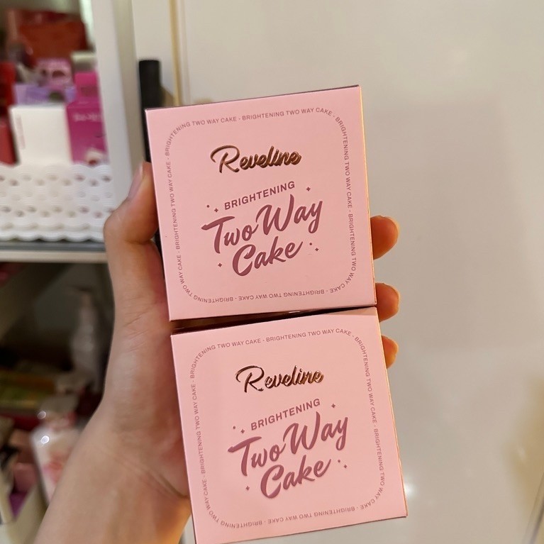 Reveline Brightening Two Way Cake / bedak Padat