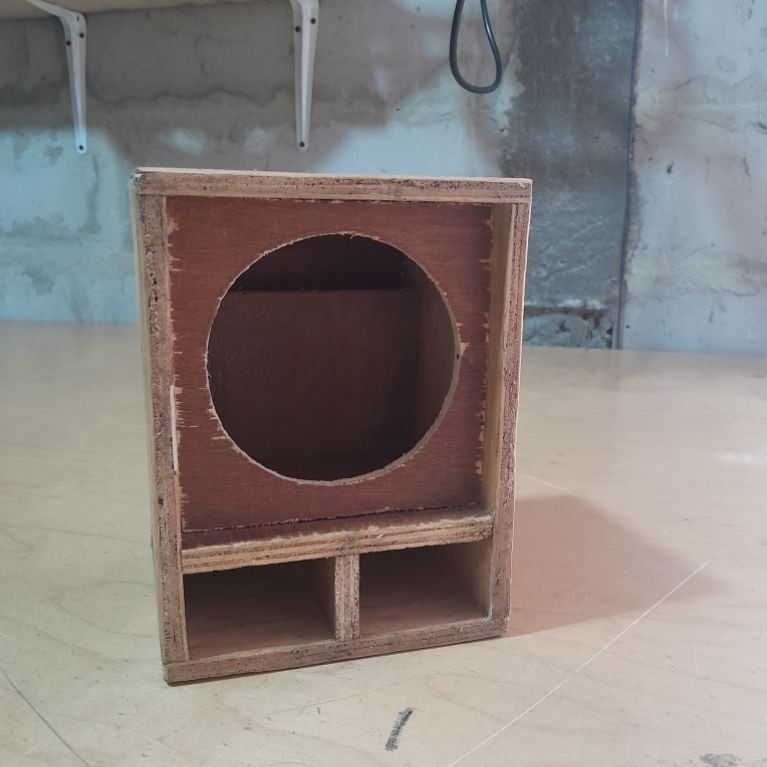 Box Sound miniatur 4 in ketebalan 8mm 14x13x19 cm