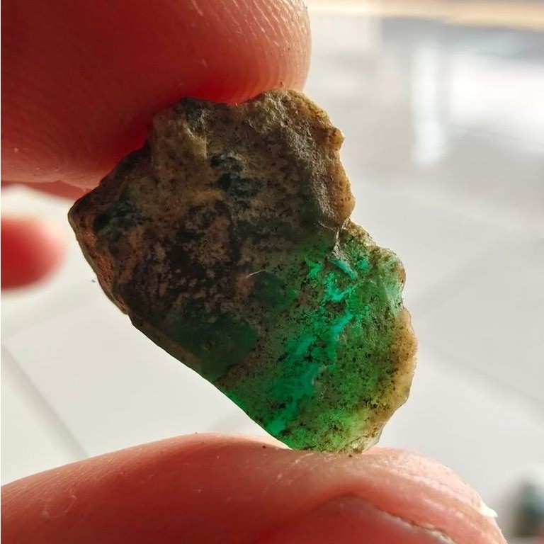 Natural Bahan Bacan Doko Kristal Menawan Potensi Giwang Dim 17,5