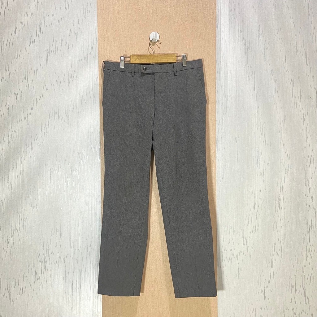 Work Pants UNIQLO HEATTECH Slim Fit / Celana Bahan Pria / JP616 / Size 32