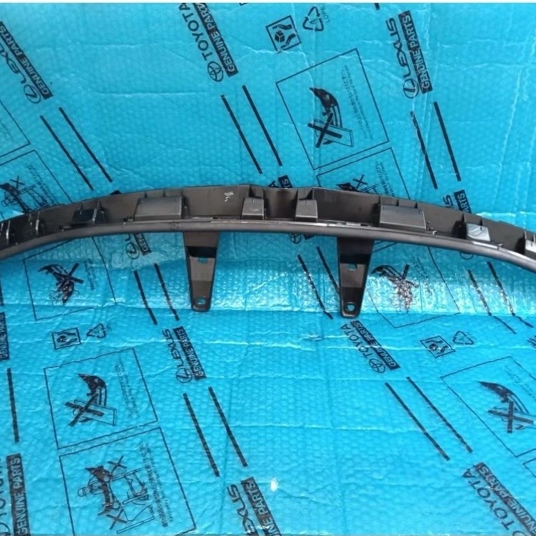 BREKET GRill DUDUKAN GRILL FORTUNER VNT ORIGINALri
