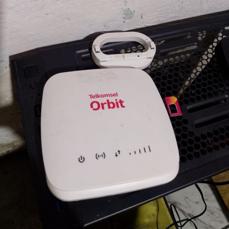modem WiFi rumah Telkomsel Orbit + adapter kondisi mulus