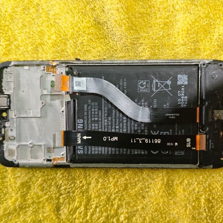 Lcd copotan Samsung A20s original sudah plus batrai...