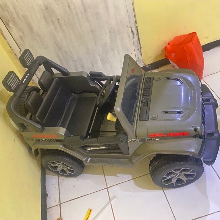 Preloved mobil aki anak laki laki mainan offroad jeep