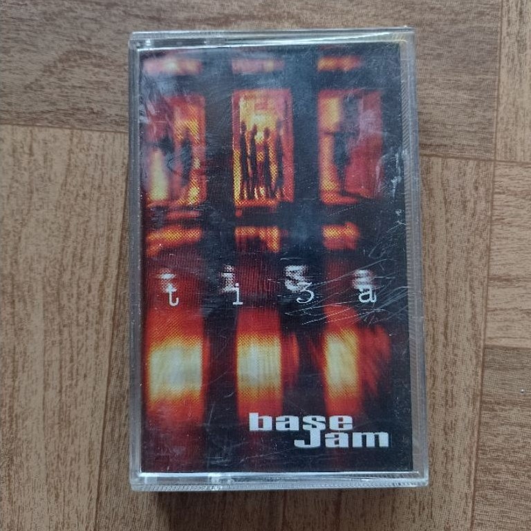 kaset pita BASE JAM tiga