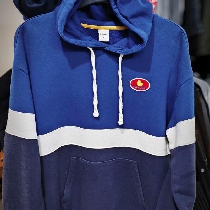 hoodie colorblock pancoat original masih bagus enak pakai. pemakaian Ld118-P72 L-Fit XL. rare item m