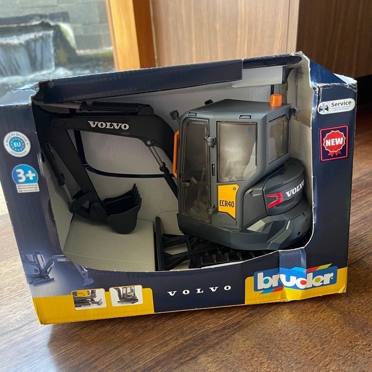 bruder excavator volvo