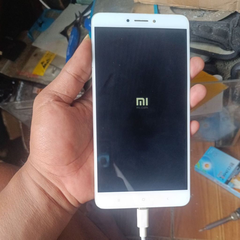 LCD+Frame+Speaker Atas+Flexible Speaker Bawah Xiaomi Mi Max 2 Ada Noda Diatas Sesuai Pict Hanya LCD 