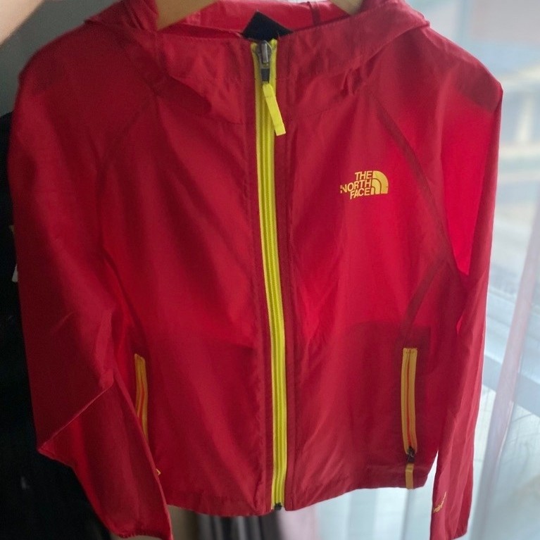 jaket running anak perempuan  TNF. jaket running TNF anak laki laki ganteng